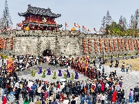 荆州古城开城迎宾 楚风楚韵礼遇荆马跑友