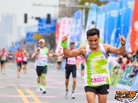 图集 | 热血沸腾！2026荆州马拉松现场直击