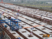 二广高速3标段成片的梁板完成安装