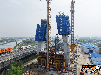 图集 | 荆州汉宜改扩建主桥索塔初具规模