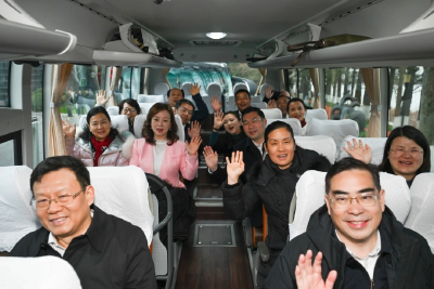 今日，在荆全国人大代表启程赴京！