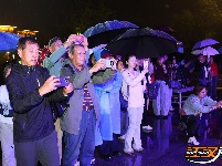 黄石荆州球迷狂欢夜 荆楚文脉与足球激情完美碰撞