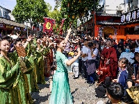 荆州古城开城迎宾 欢庆“五一”