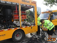 图集 | 道路恢复如初 红马甲是城市最耀眼的风景