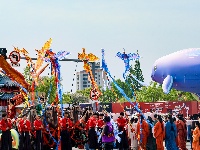 千人战国袍花车巡游  沸腾“五一”假期