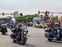 千人战国袍花车巡游  沸腾“五一”假期