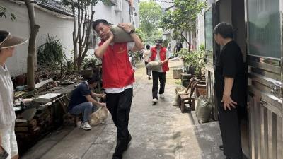 迎战新一轮强降雨 | 荆州区西城街道：抢前一步 严阵以待 备足防汛物资 筑牢安全屏障