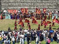 荆州古城开城迎宾 欢庆“五一”
