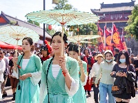 荆州古城开城迎宾 欢庆“五一”