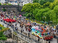 千人战国袍花车巡游  沸腾“五一”假期