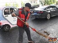 图集 | 道路恢复如初 红马甲是城市最耀眼的风景