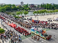 千人战国袍花车巡游  沸腾“五一”假期