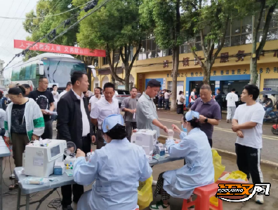 监利市龚场镇组织人大代表参加义务献血活动