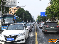 图集 | 道路恢复如初 红马甲是城市最耀眼的风景
