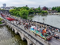 千人战国袍花车巡游  沸腾“五一”假期