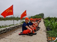 现场直击丨消防指战员驰援荆州 奋战排涝抢险一线