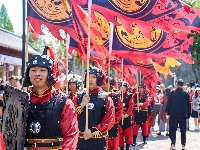 荆州古城开城迎宾 欢庆“五一”
