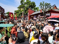 荆州古城开城迎宾 欢庆“五一”