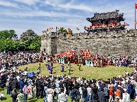 荆州古城开城迎宾 欢庆“五一”