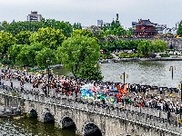 千人战国袍花车巡游  沸腾“五一”假期