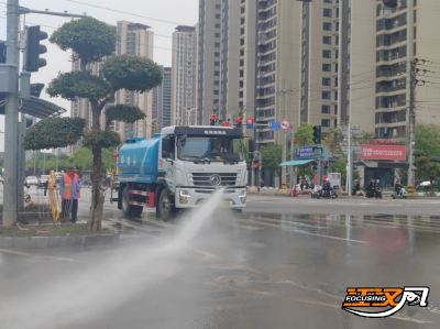 荆州雨后清淤进行时→