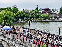 千人战国袍花车巡游  沸腾“五一”假期