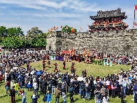 荆州古城开城迎宾 欢庆“五一”