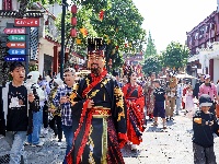 荆州古城开城迎宾 欢庆“五一”