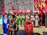 荆州古城开城迎宾 欢庆“五一”