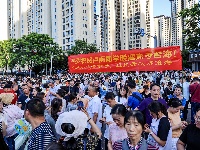 图集 | 2026年高考顺利结束 家人手捧鲜花场外迎接