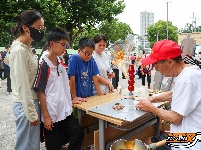 【图集】品端午韵味 话邻里温情