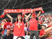 图集 | 荆州万人主场，足球与温情共燃