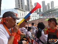 图集丨楚超高手过招 球迷燃情似火