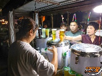 荆州的“顶配夜晚”：滨江风貌遇上夏夜经济