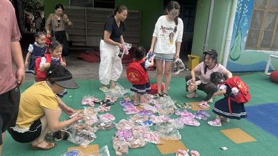 荆州区御河社区：爱心捐鞋暖童心 温情传递助成长 