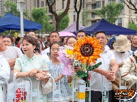 直击高考首日：“花式”送考仪式感拉满 考生自信从容应考