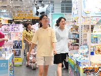 荆州：夏夜纳凉带火商圈消费