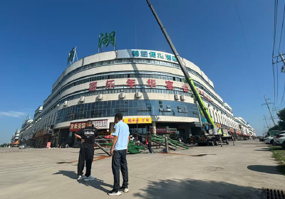 荆州高新区开展大型户外广告牌拆除作业