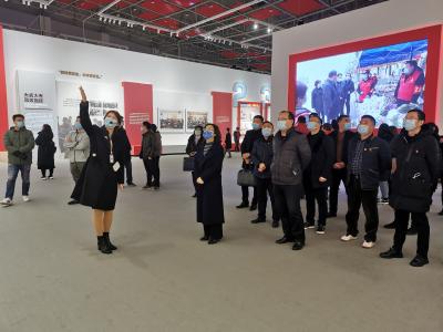 抗击新冠肺炎疫情专题展览在武汉开幕　我市组织40名行业代表观展