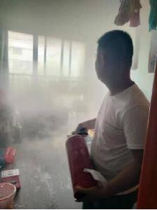 奋不顾身 转危为安 市住房保障中心制止一起液化气爆炸事故发生