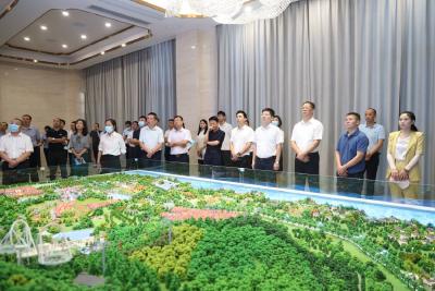 潜江市党政代表团来石考察交流