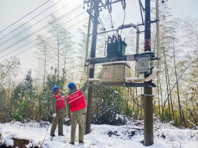 大雪封山  “电哨长”真情解难暖民心