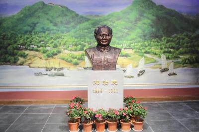 邓初民陈列馆再获殊荣