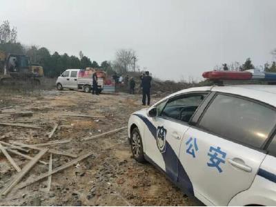 调关镇组织开展烟花爆竹集中销毁行动