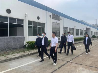 【工业突围战•十问十帮】闫昌武深入企业开展十问十帮活动