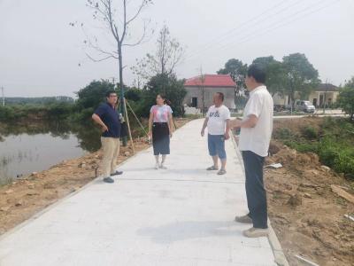 市统计局到桃花山镇大叉湖开展“下基层 察民情 解民忧 暖民心”实践活动