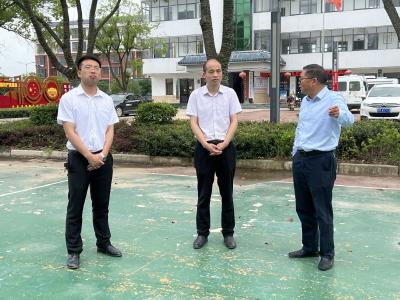 方明带队到小河口镇开展“下基层 察民情 解民忧 暖民心”实践活动