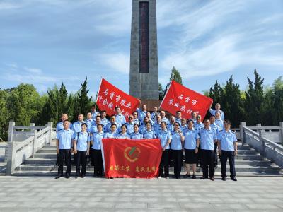 市农业综合执法大队组织党员干部前往洪湖瞿家湾开展红色教育活动