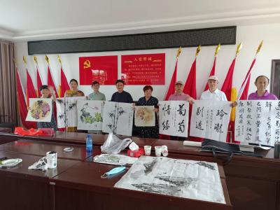 石首市书画家协会到马家垸村“葡萄小镇”开展文化下乡采风活动