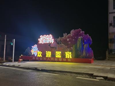 扮靓城市迎新春 城市街头年味浓
